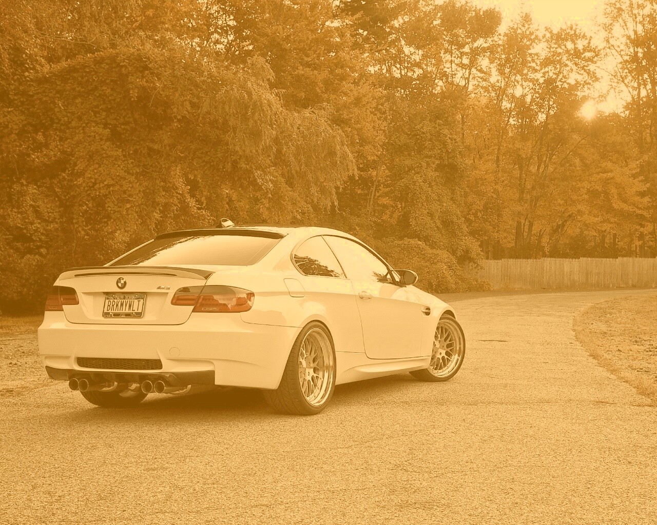 Белый BMW M3 обои