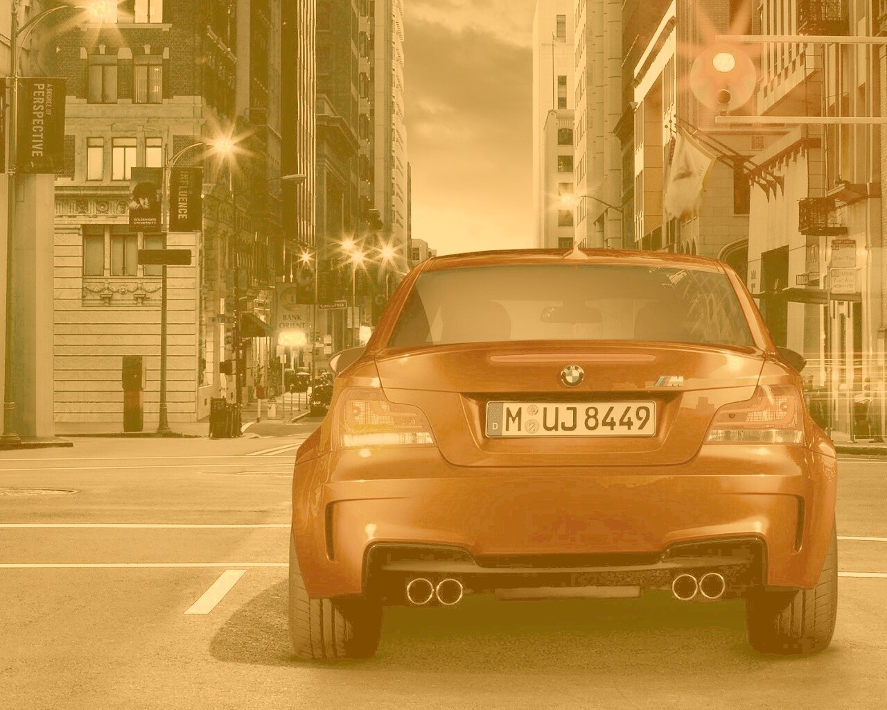 BMW M1 на улицах города обои