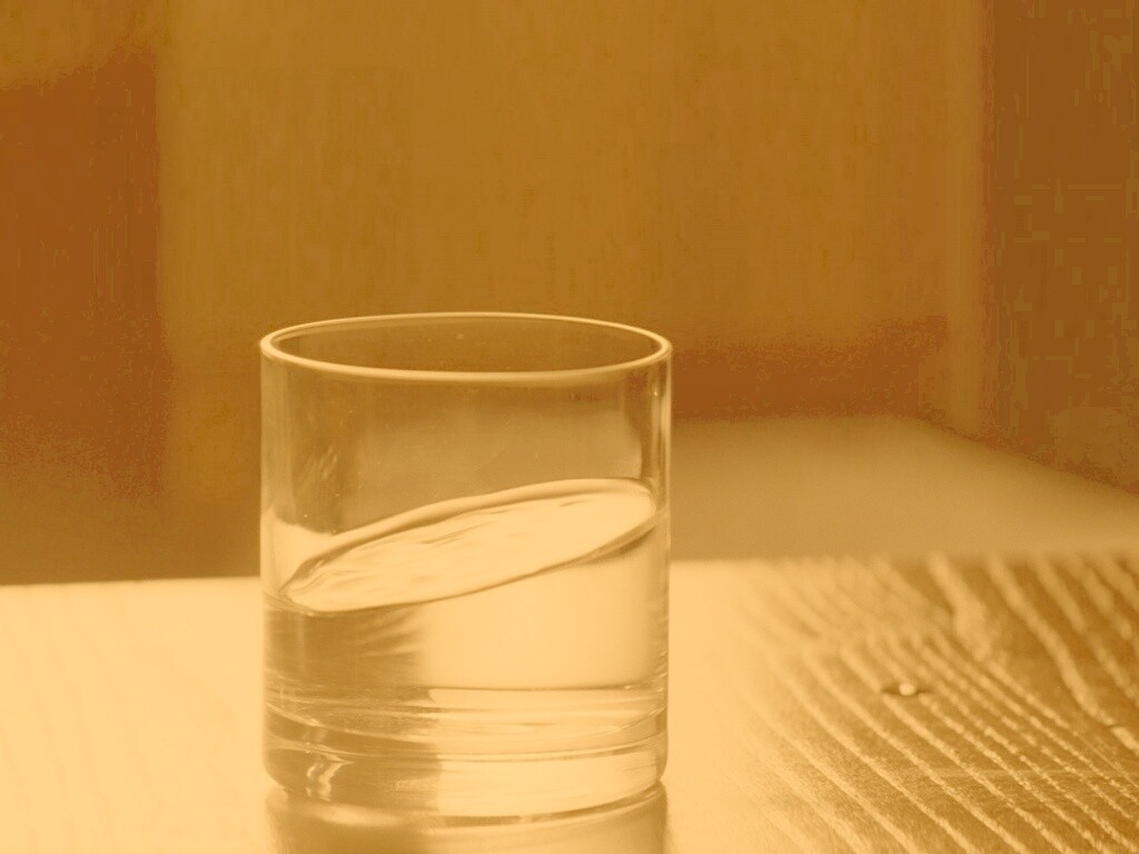 Стакан воды из Начала обои