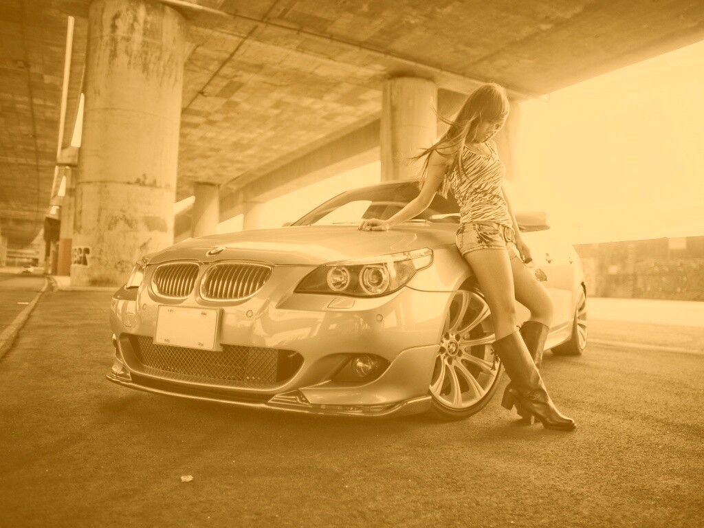 Девушка у BMW обои