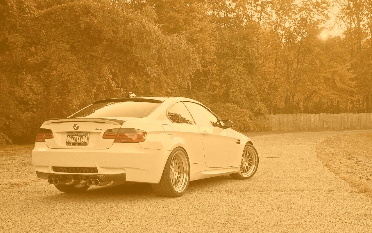 Белый BMW M3 обои