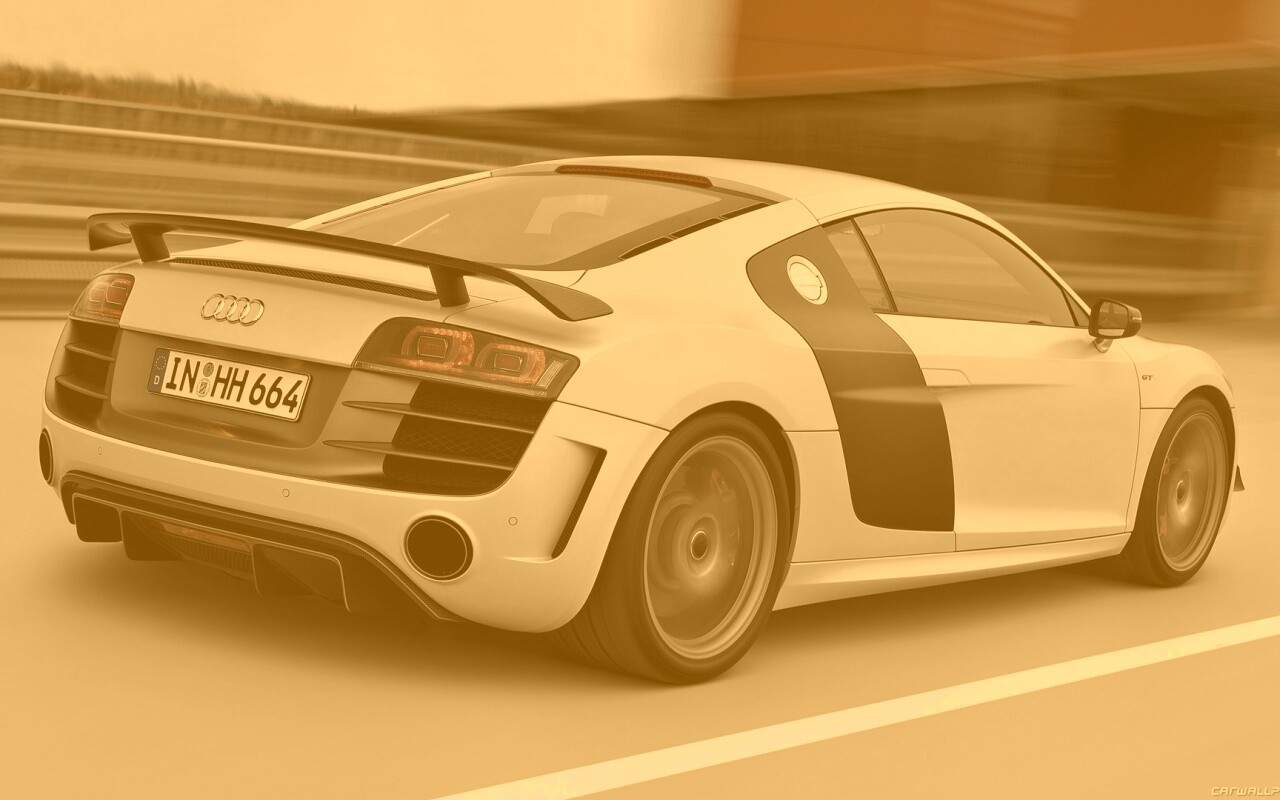 Audi R8 на скоростной трассе обои