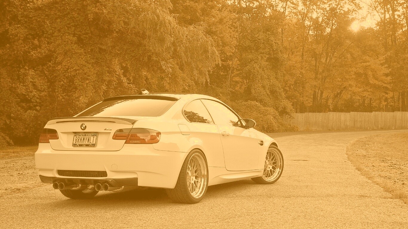 Белый BMW M3 обои