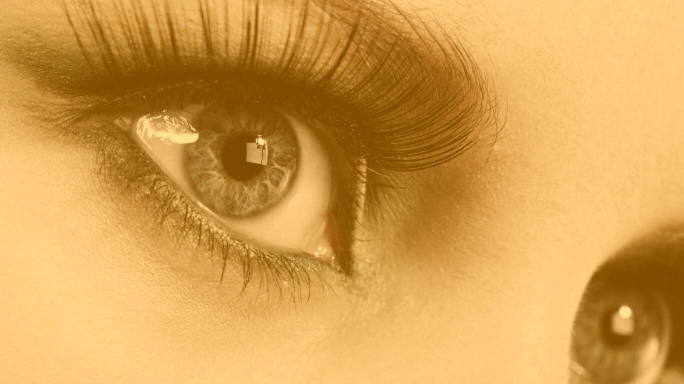 Глаза цвета стали обои