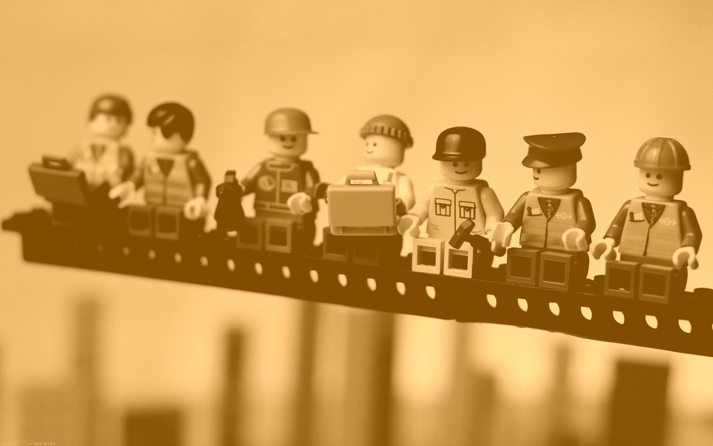 Lego строители обедают на балке обои