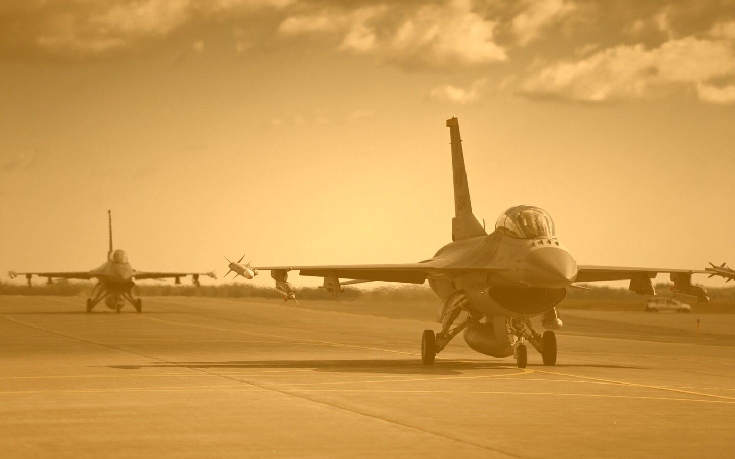 Истребители f16 Falcon на взлетной полосе обои