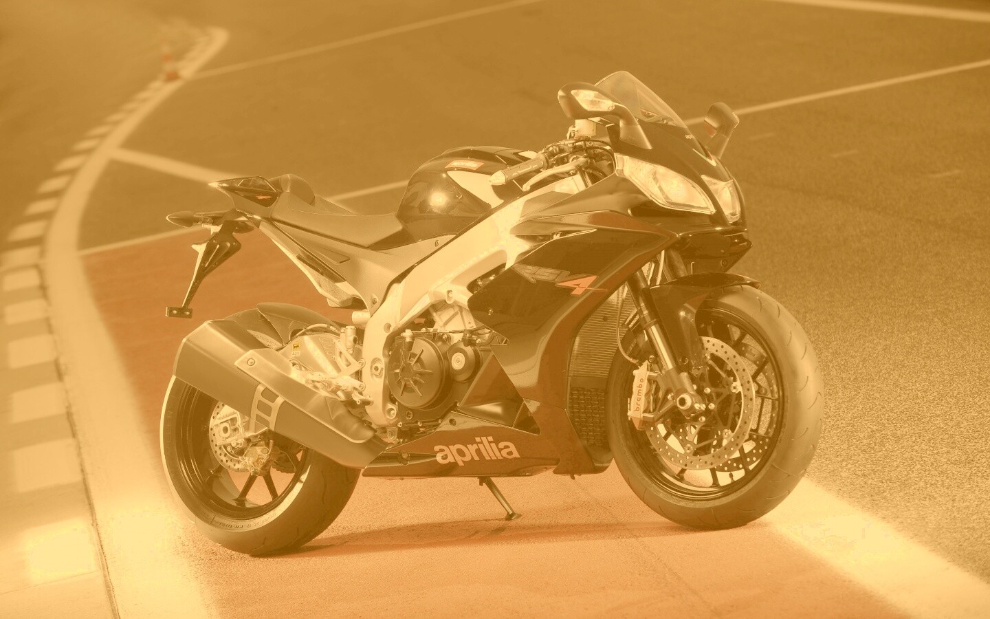 Aprilia на треке обои