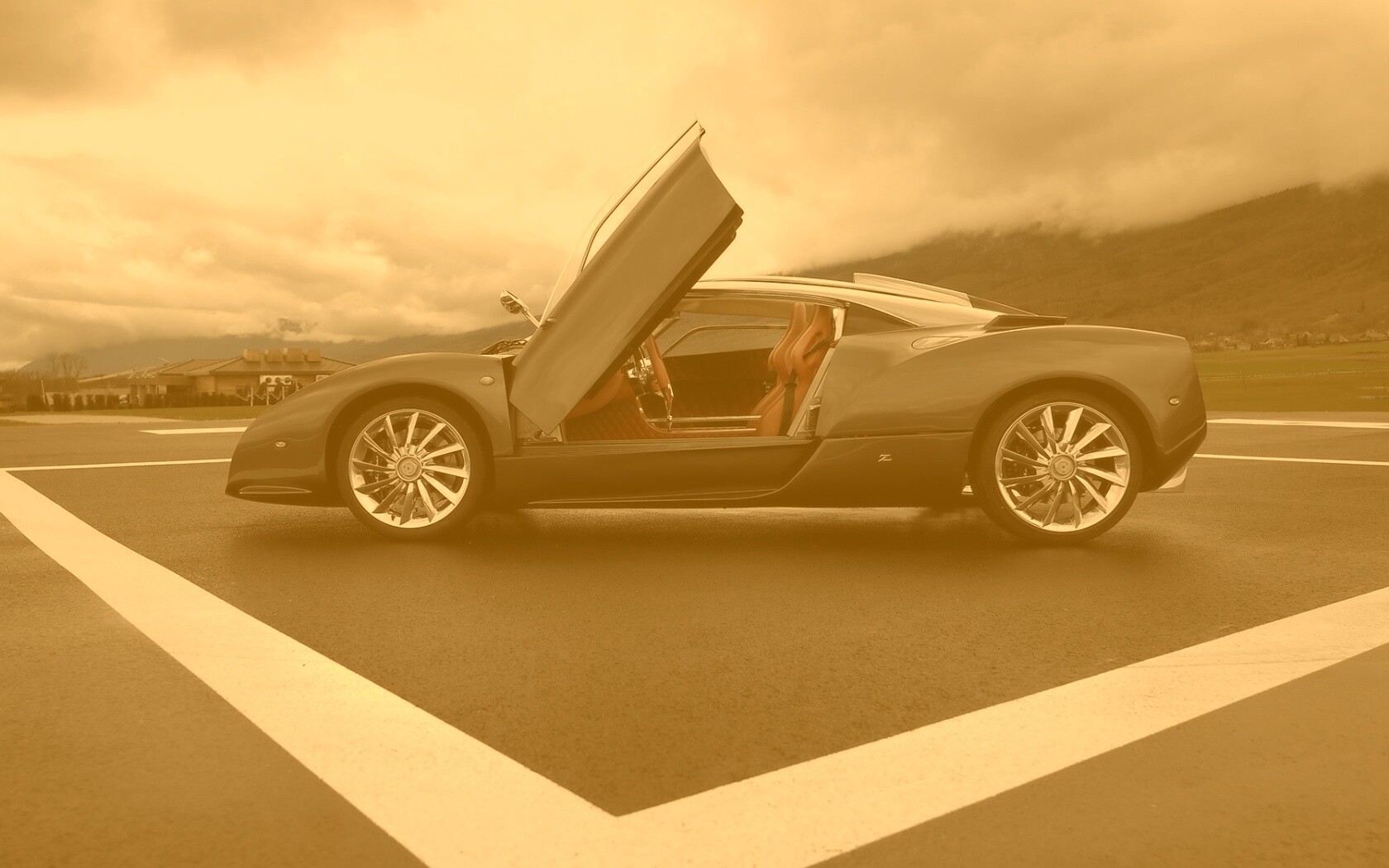 Spyker C12 на аэродроме обои