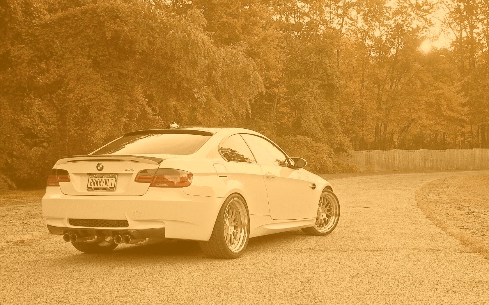 Белый BMW M3 обои