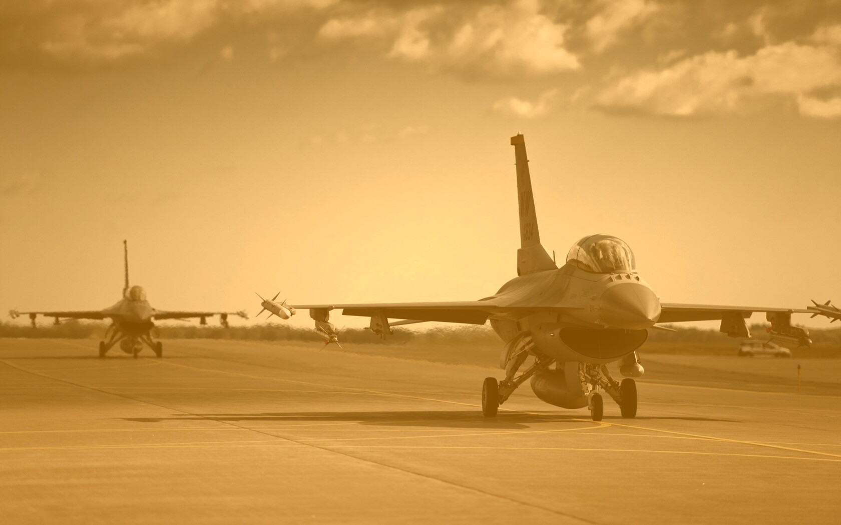 Истребители f16 Falcon на взлетной полосе обои
