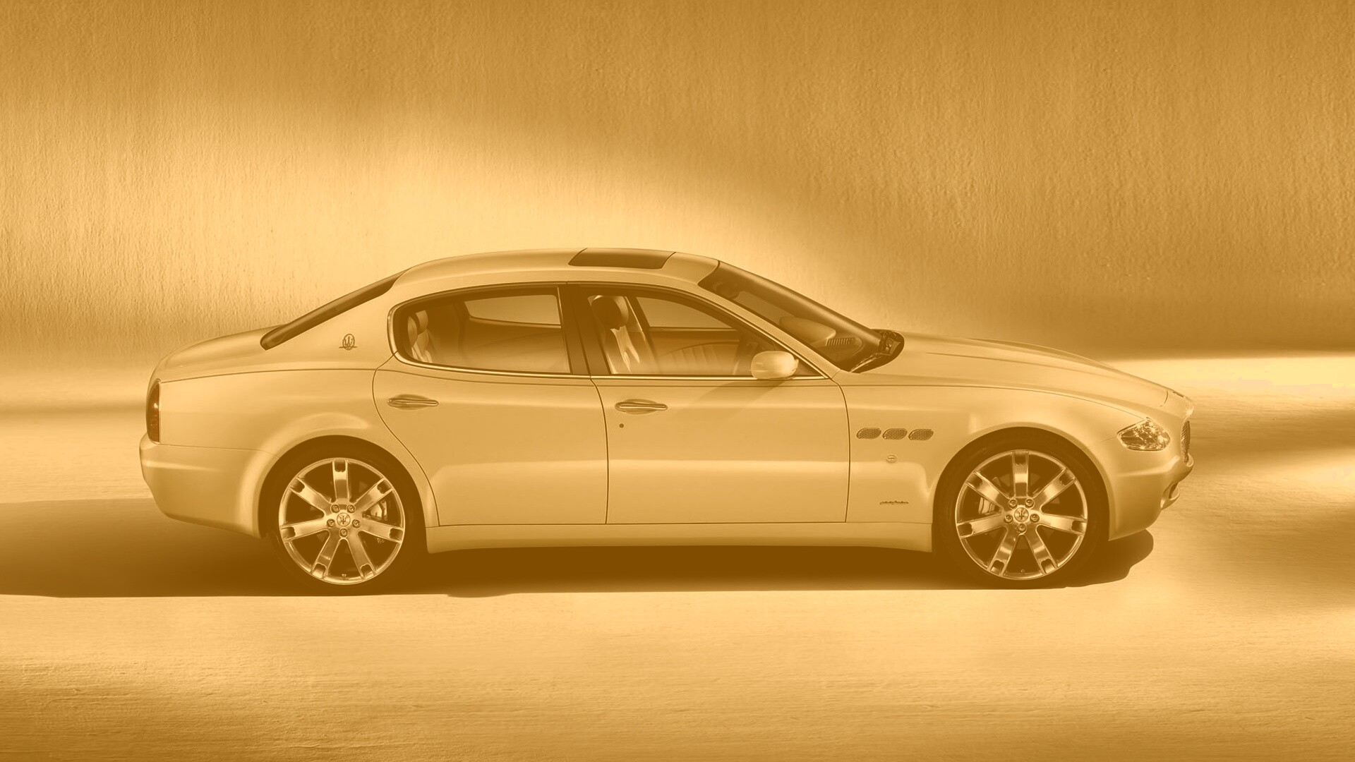 Maserati Quattroporte сбоку обои