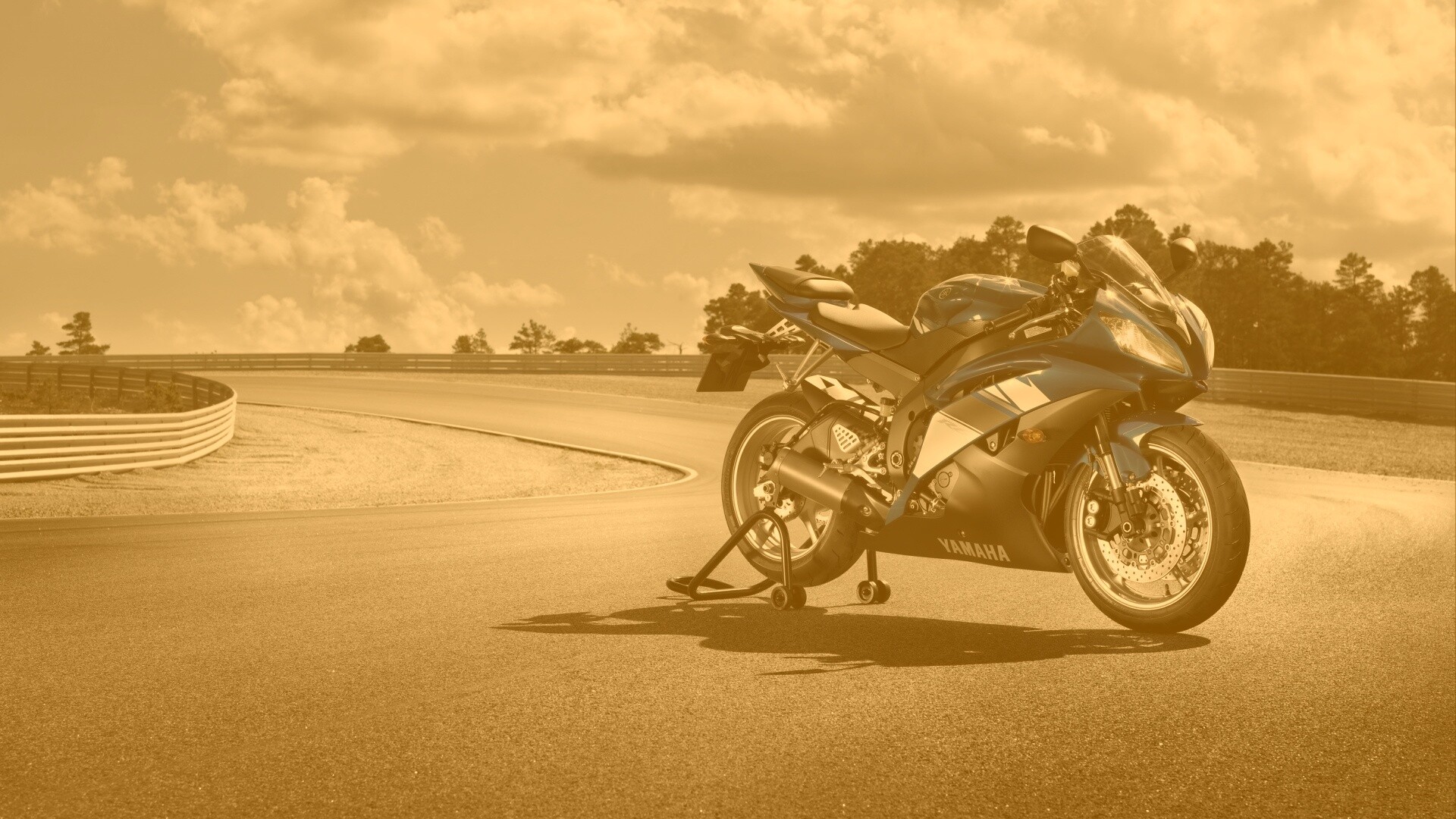 Yamaha R6 на трассе обои