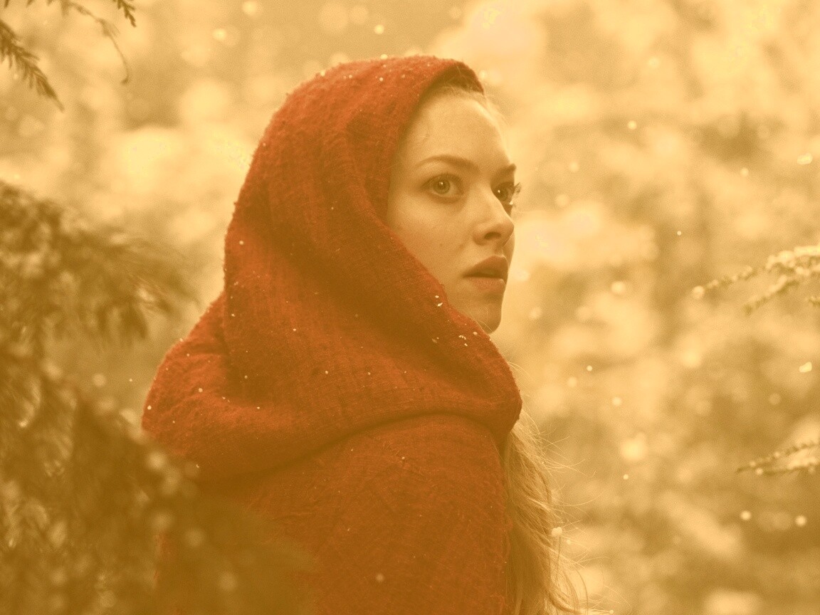 Amanda Seyfried in Red Riding Hood обои