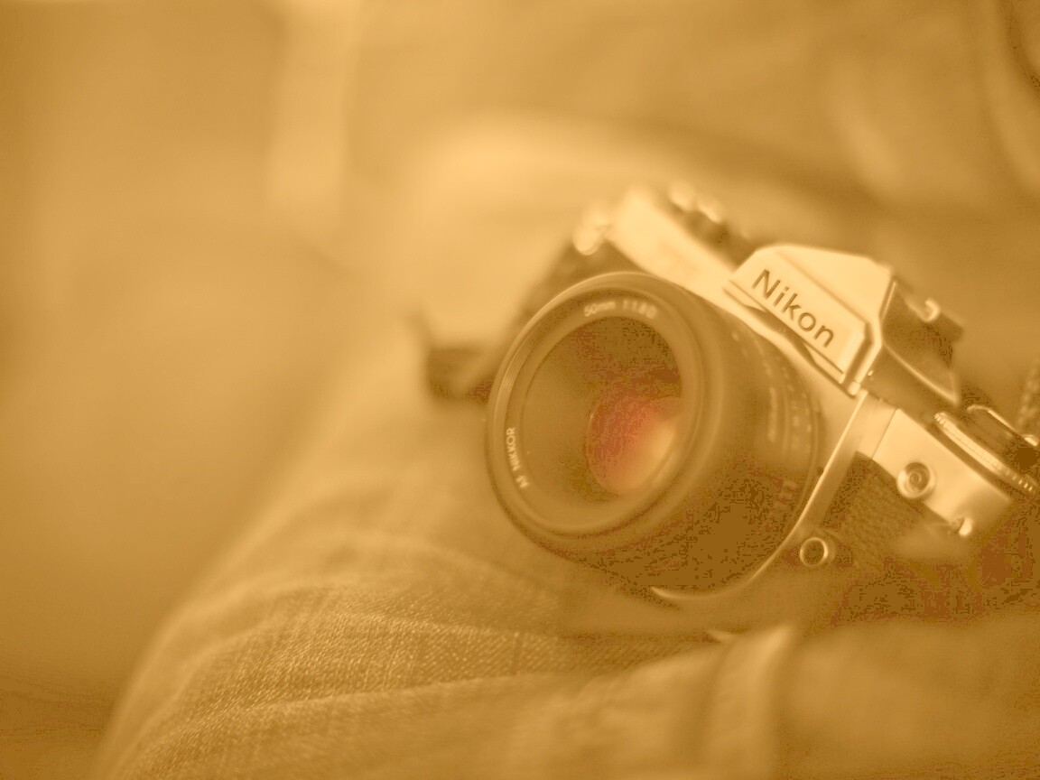 Плёночный фотоаппарат Nikon обои