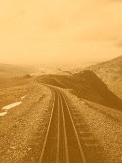 Рельсы уходящие вдаль обои