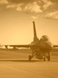 Истребители f16 Falcon на взлетной полосе обои