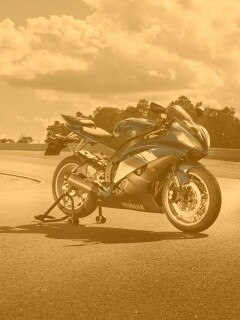 Yamaha R6 на трассе обои