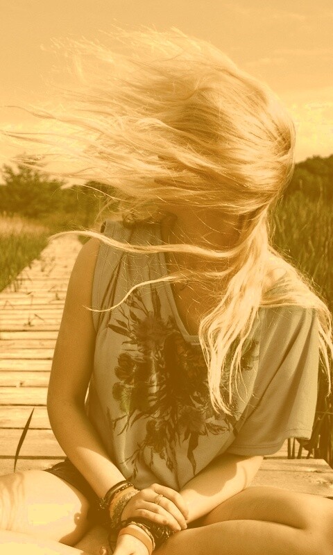 Девушка и ветер обои