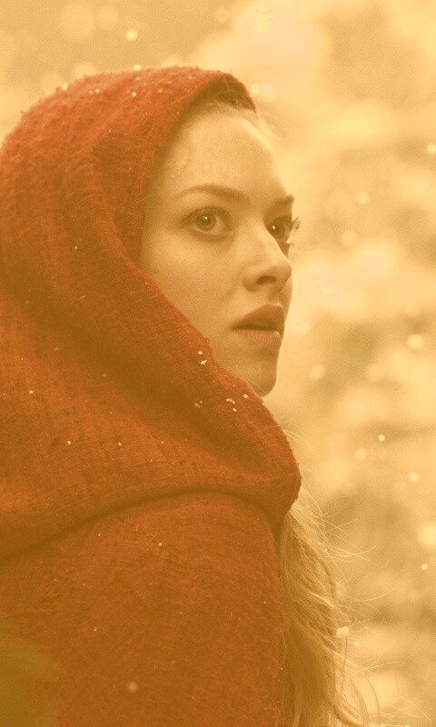 Amanda Seyfried in Red Riding Hood обои