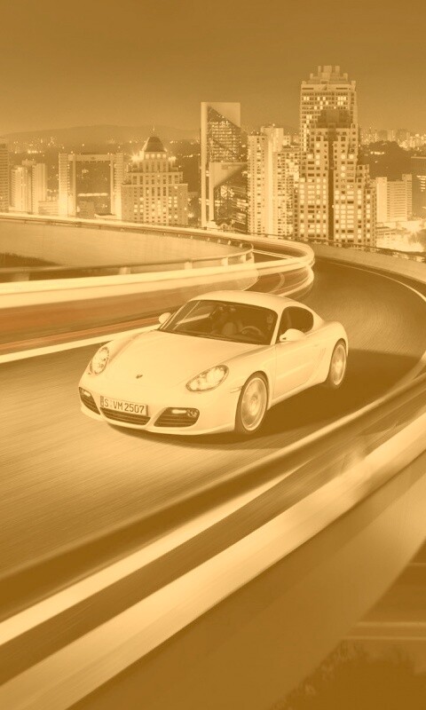 Черный и белый Porsche на автомагистрале. обои