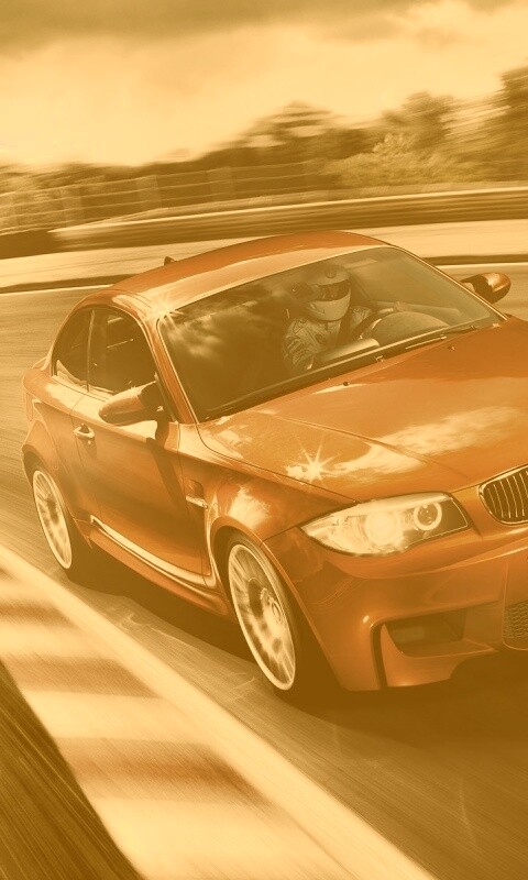 Гонщик за рулем BMW M1 обои