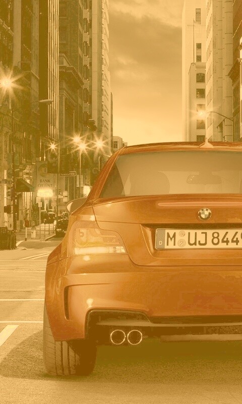 BMW M1 на улицах города обои