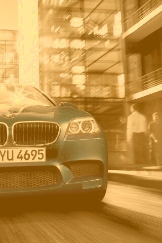 BMW покоряет городскую улицу обои