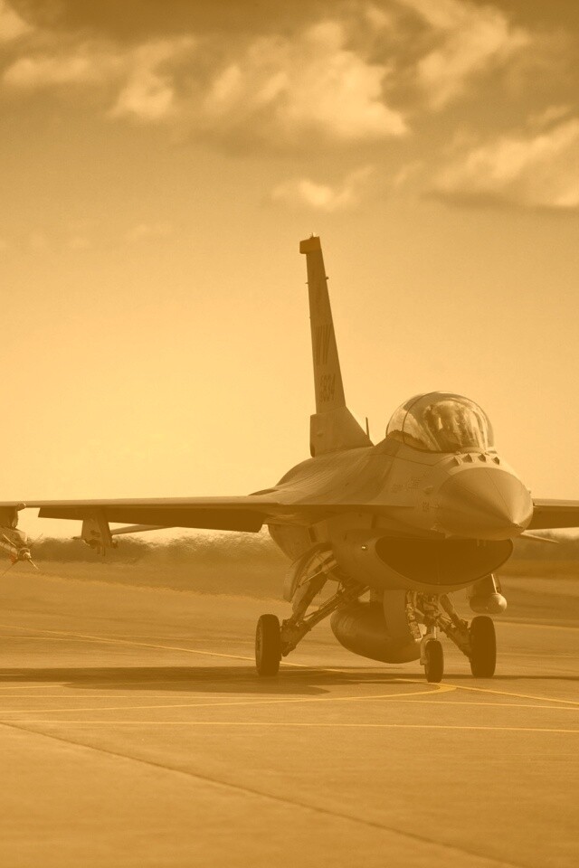 Истребители f16 Falcon на взлетной полосе обои