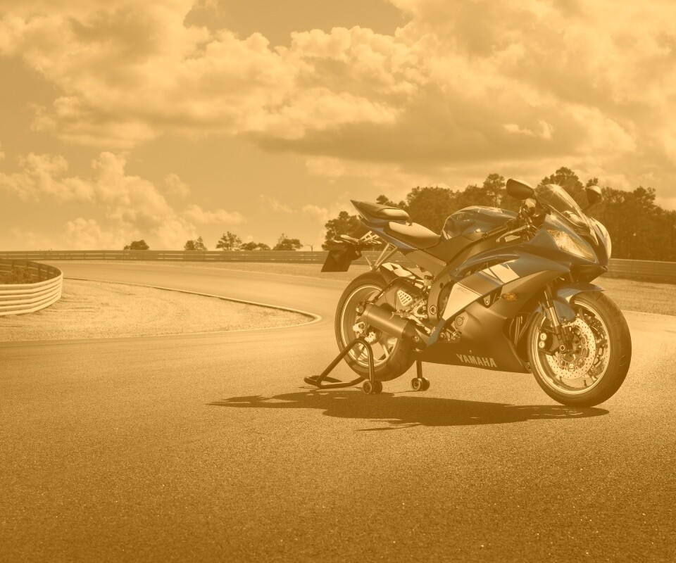 Yamaha R6 на трассе обои