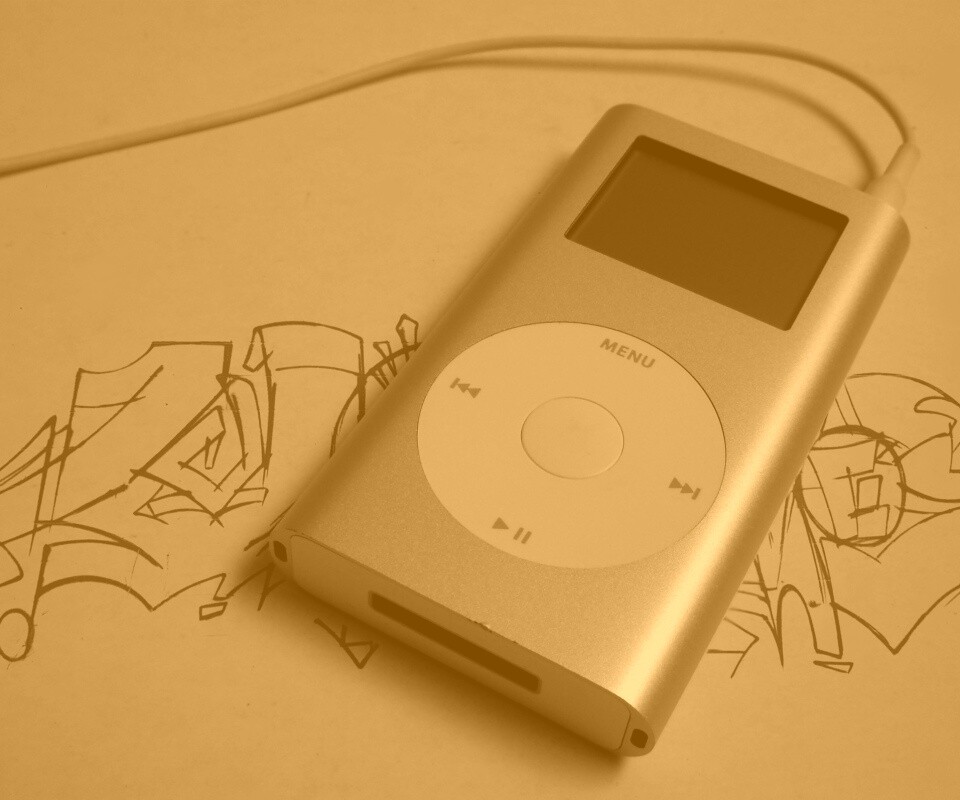 iPod на лиске с граффити обои