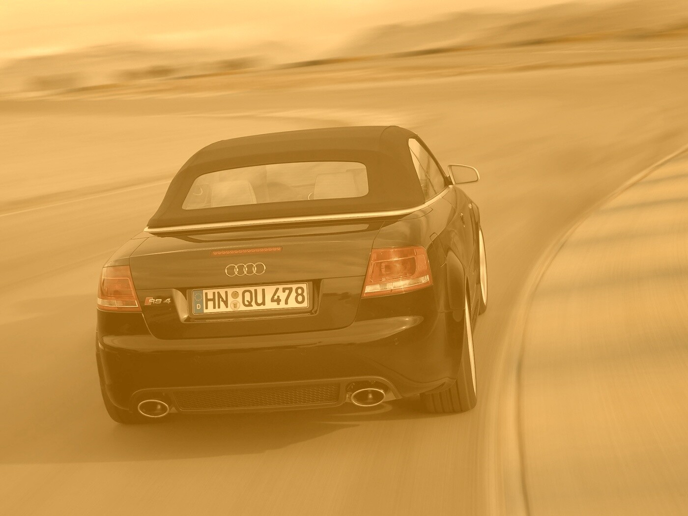 Audi RS 4 с тряпичной крышей обои