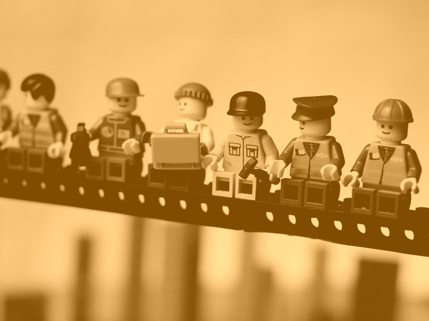 Lego строители обедают на балке обои