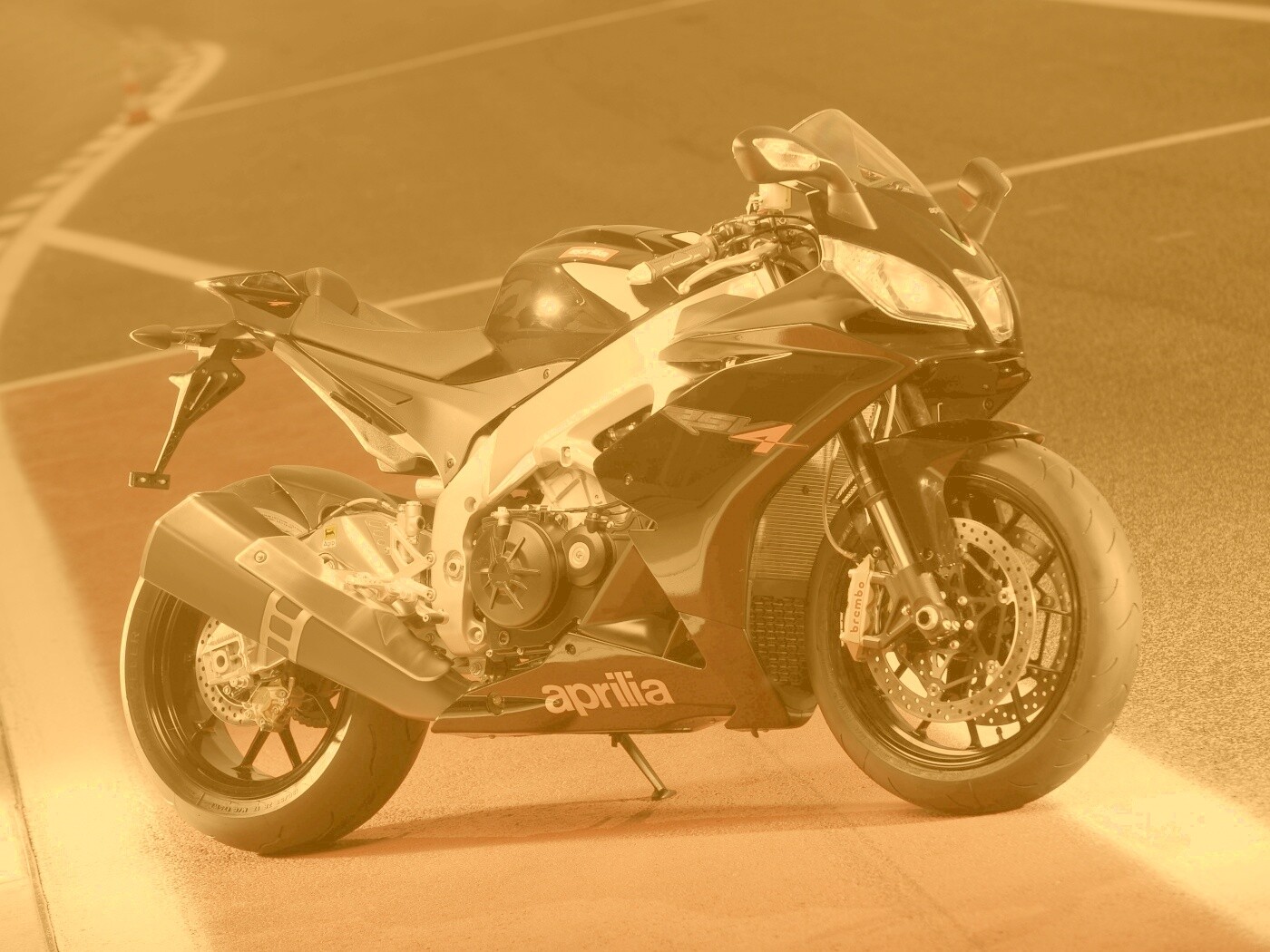 Aprilia на треке обои