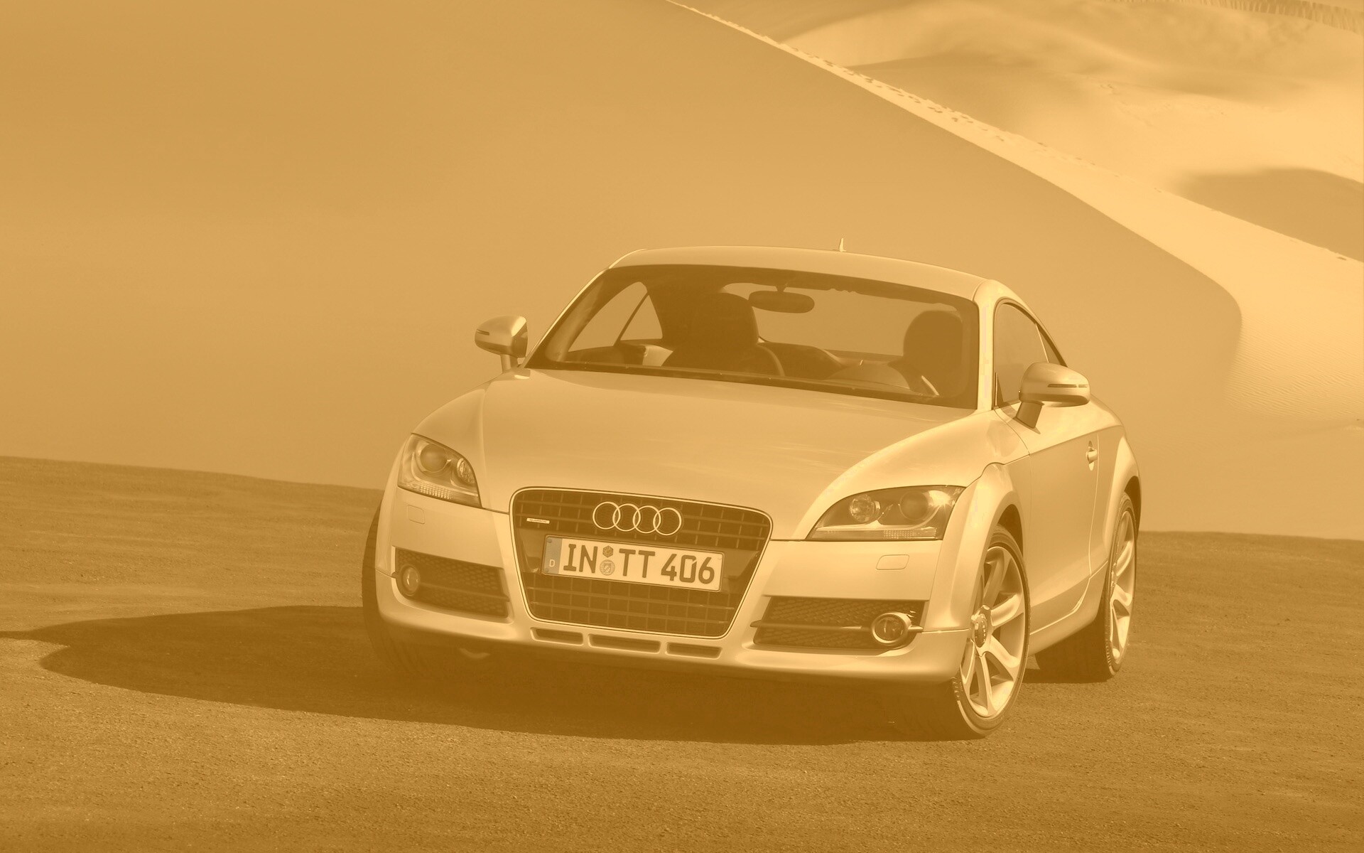 Audi TT на фоне снега обои