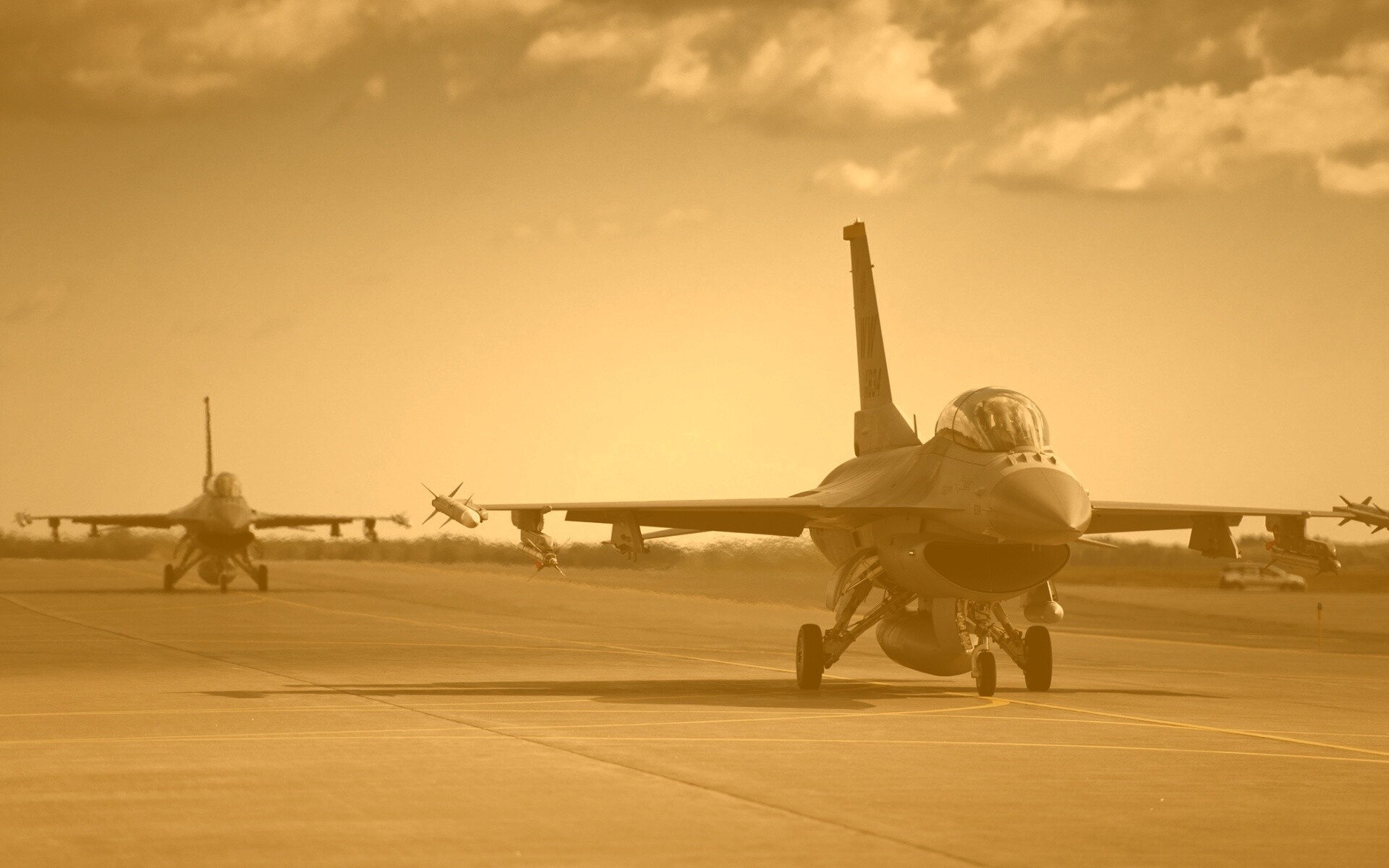 Истребители f16 Falcon на взлетной полосе обои