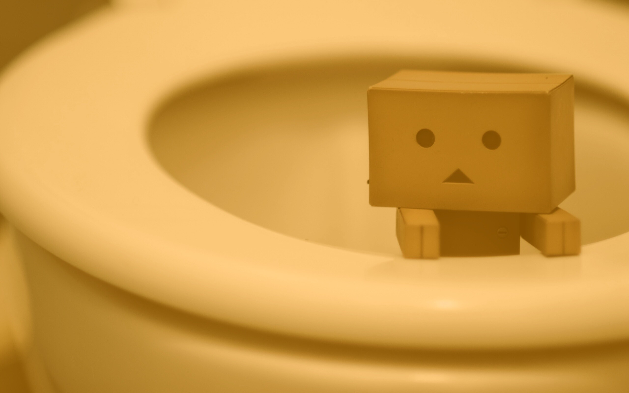Danbo в унитазе обои