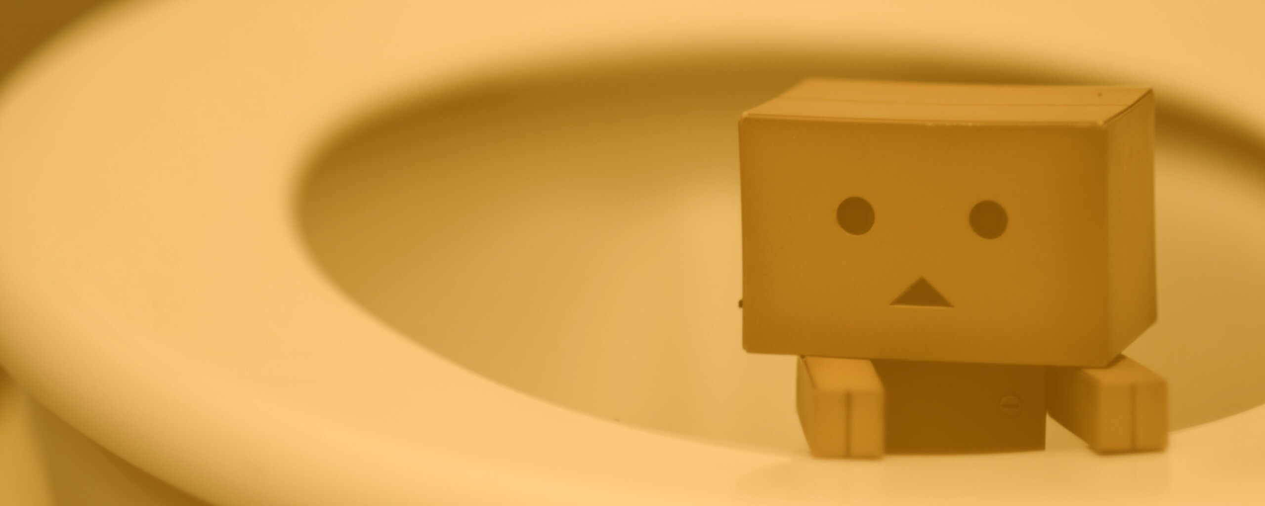 Danbo в унитазе обои