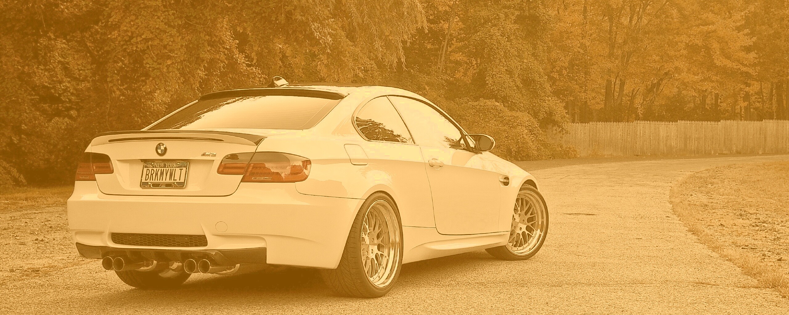 Белый BMW M3 обои