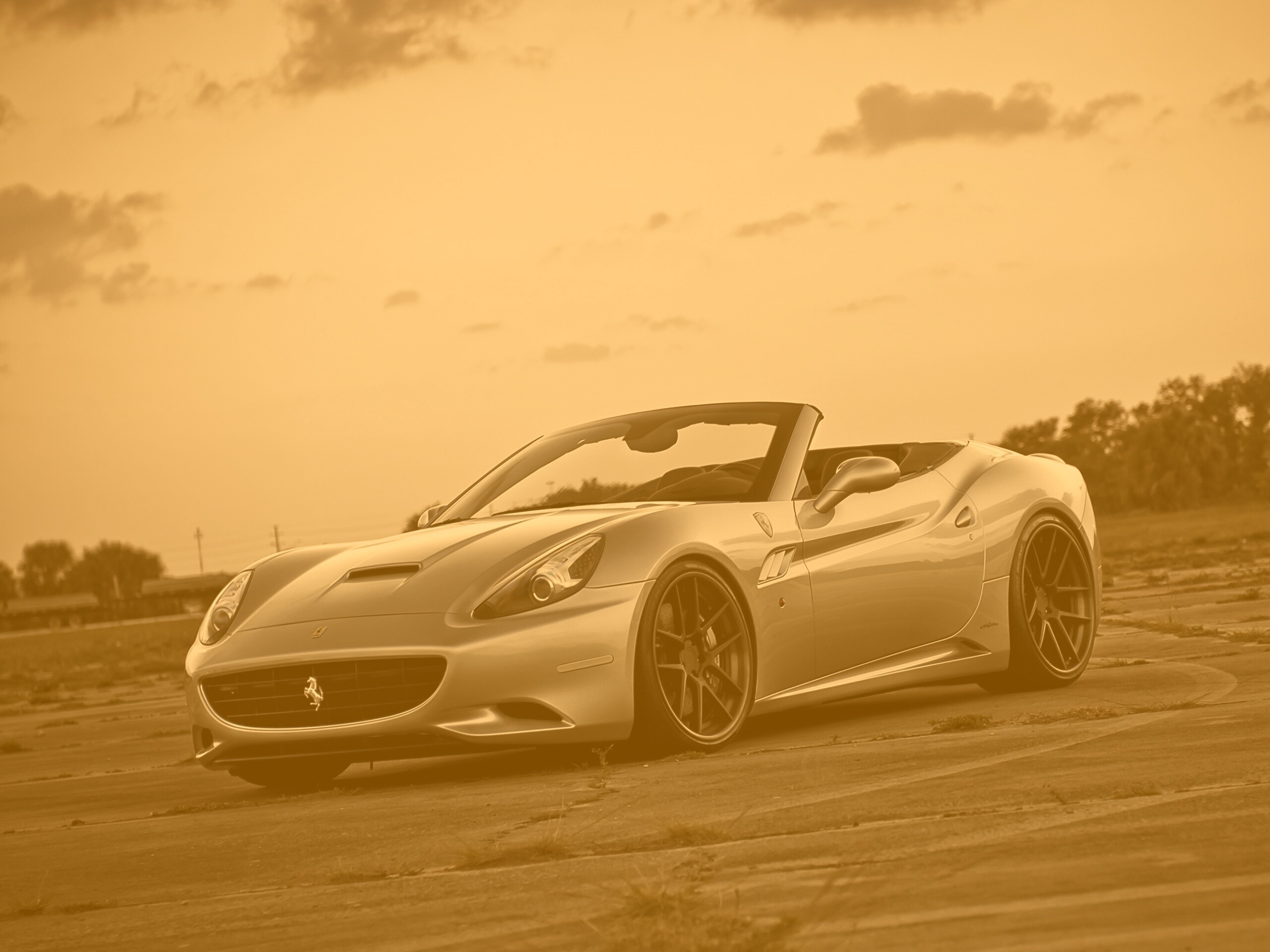 Ferrari на взлетном поле обои
