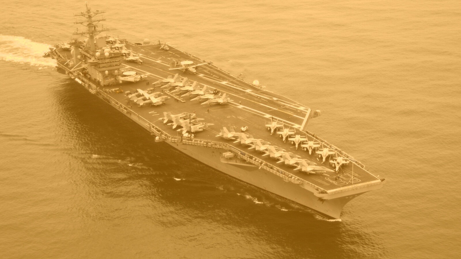 Авианосец в море обои