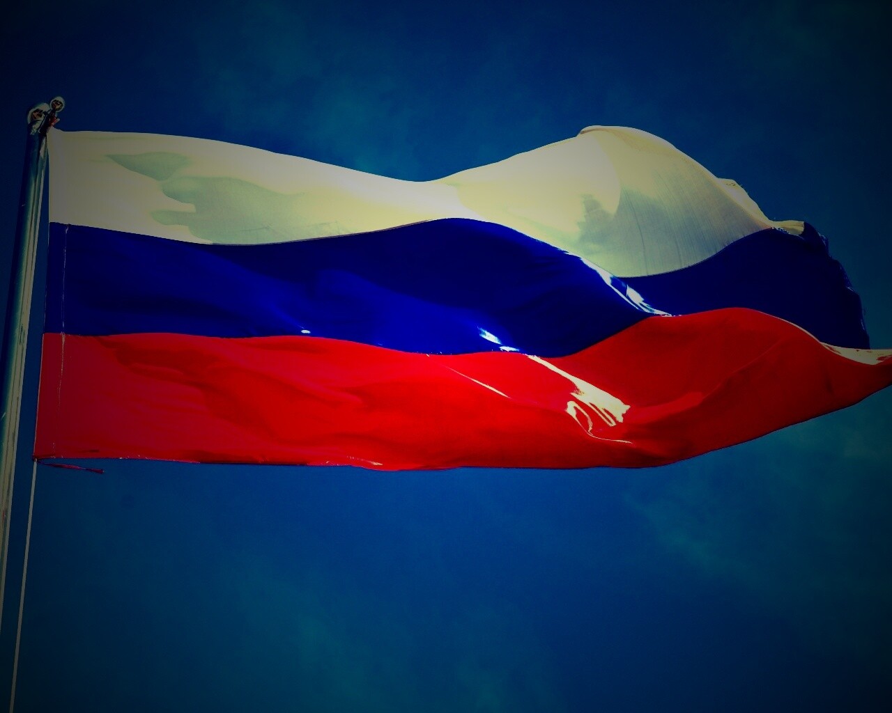 Флаг России на флагштоке обои