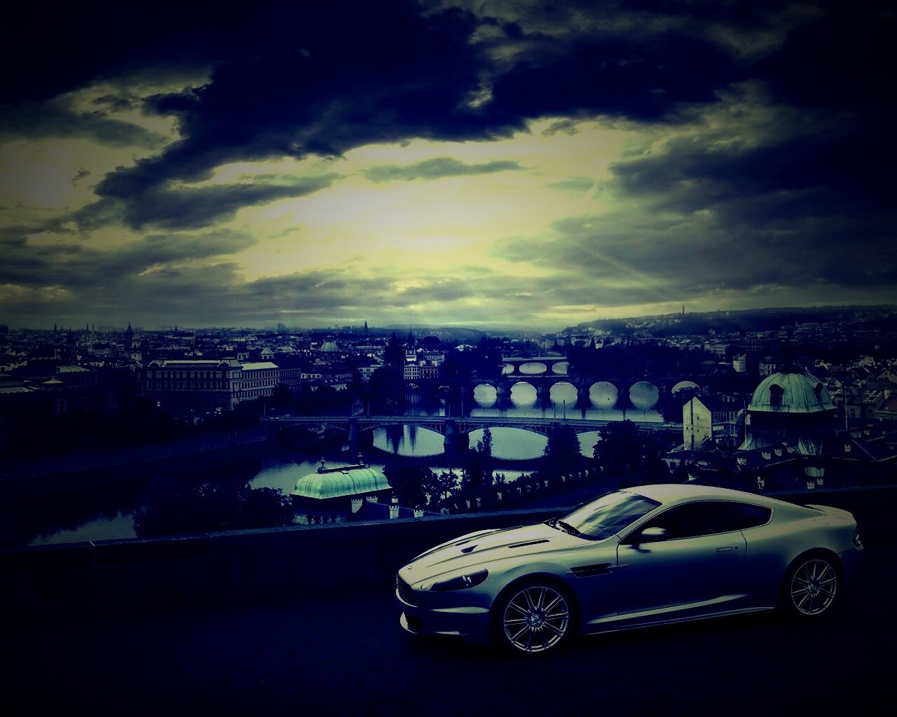 Aston Martin в городе обои