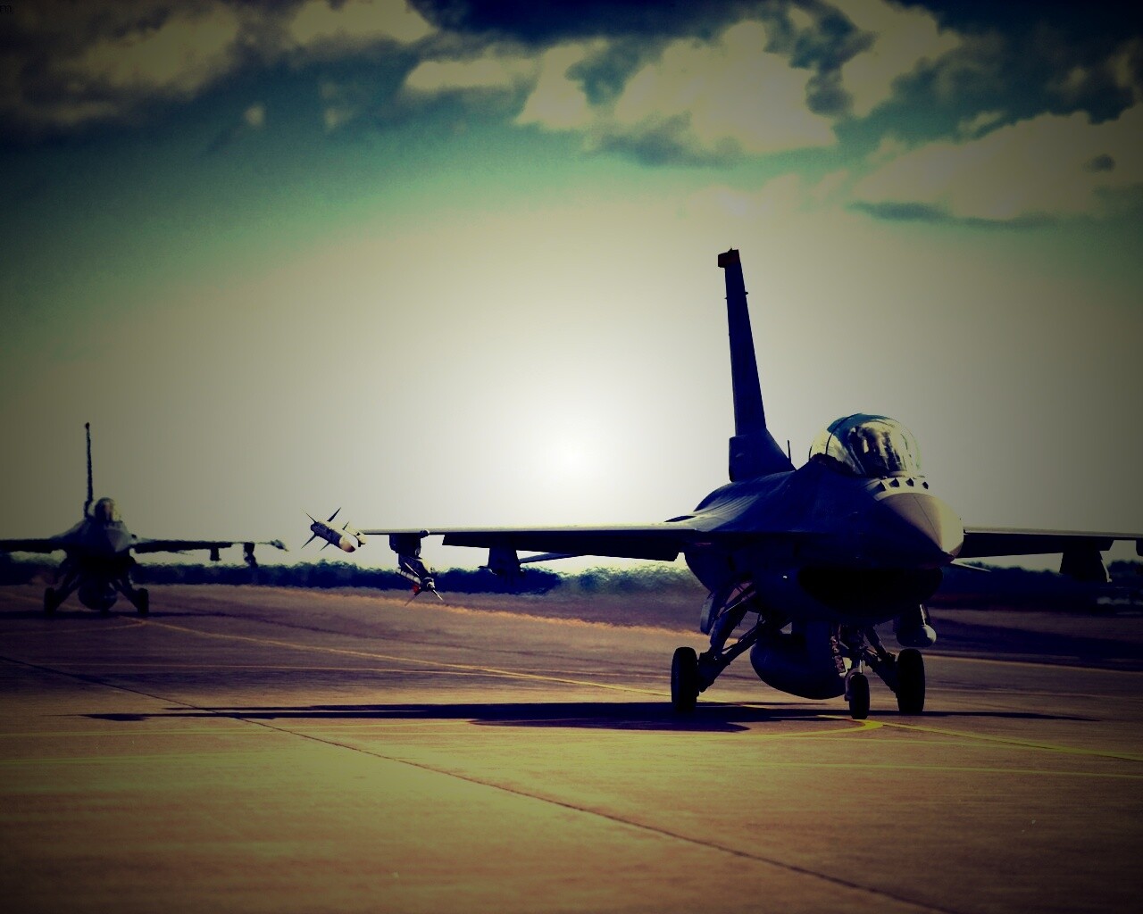 Истребители f16 Falcon на взлетной полосе обои