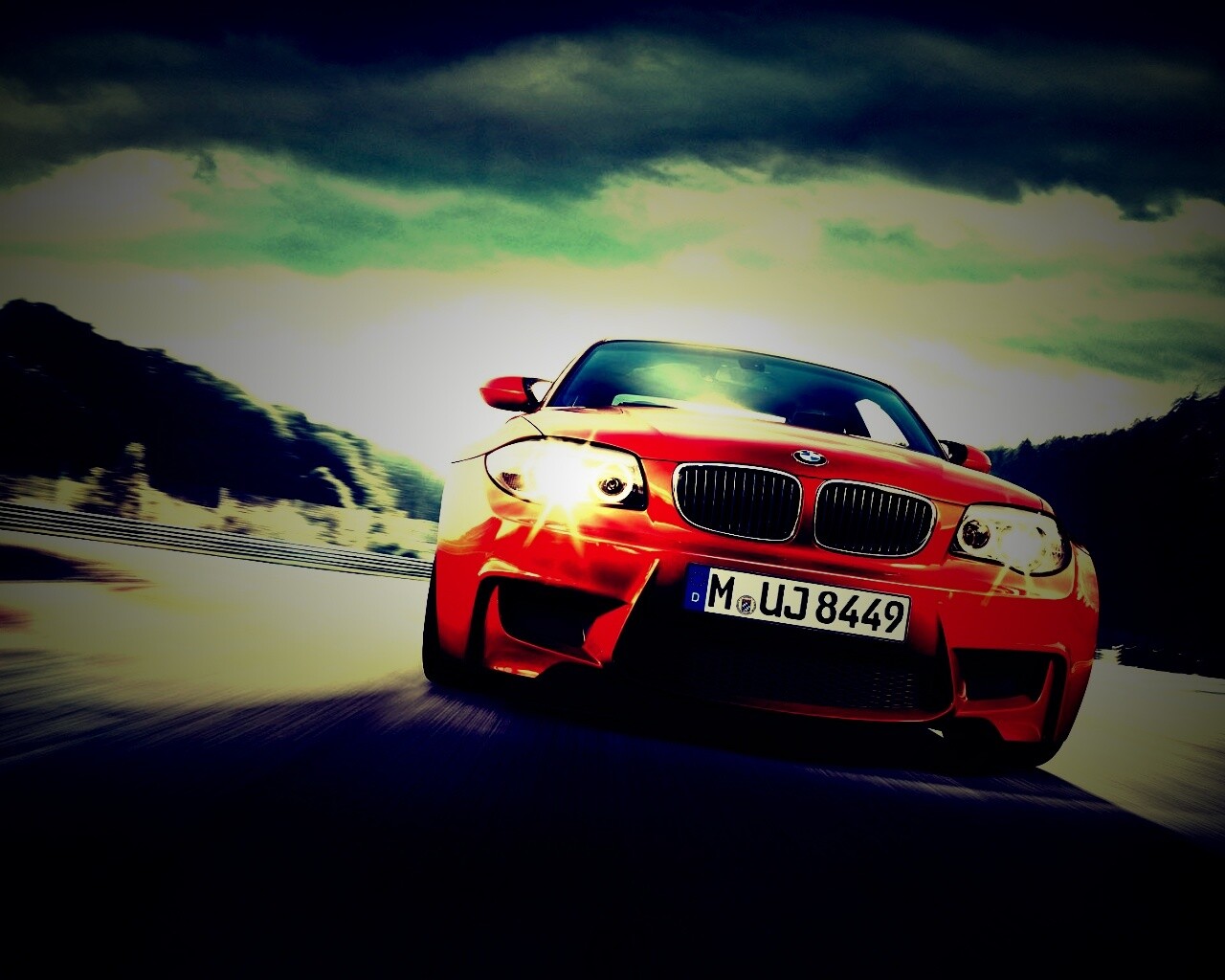Оранжевый BMW M1 Coupe на треке обои