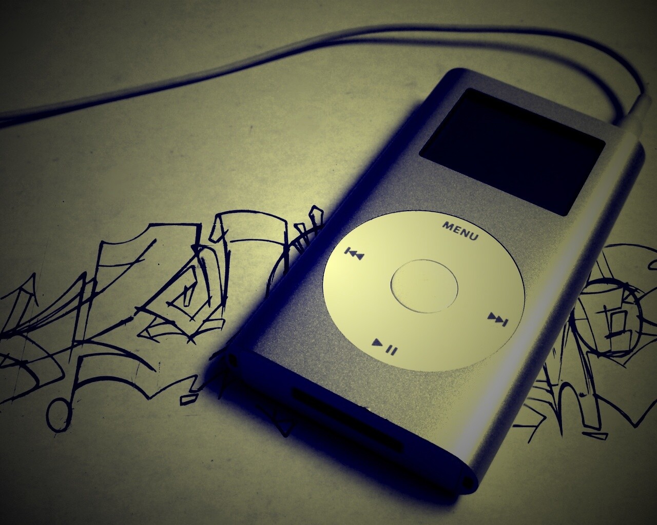 iPod на лиске с граффити обои