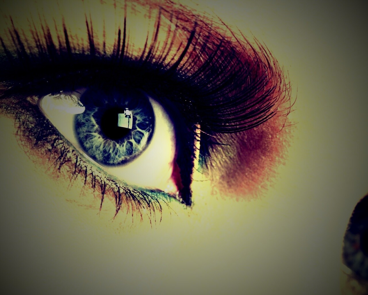 Глаза цвета стали обои