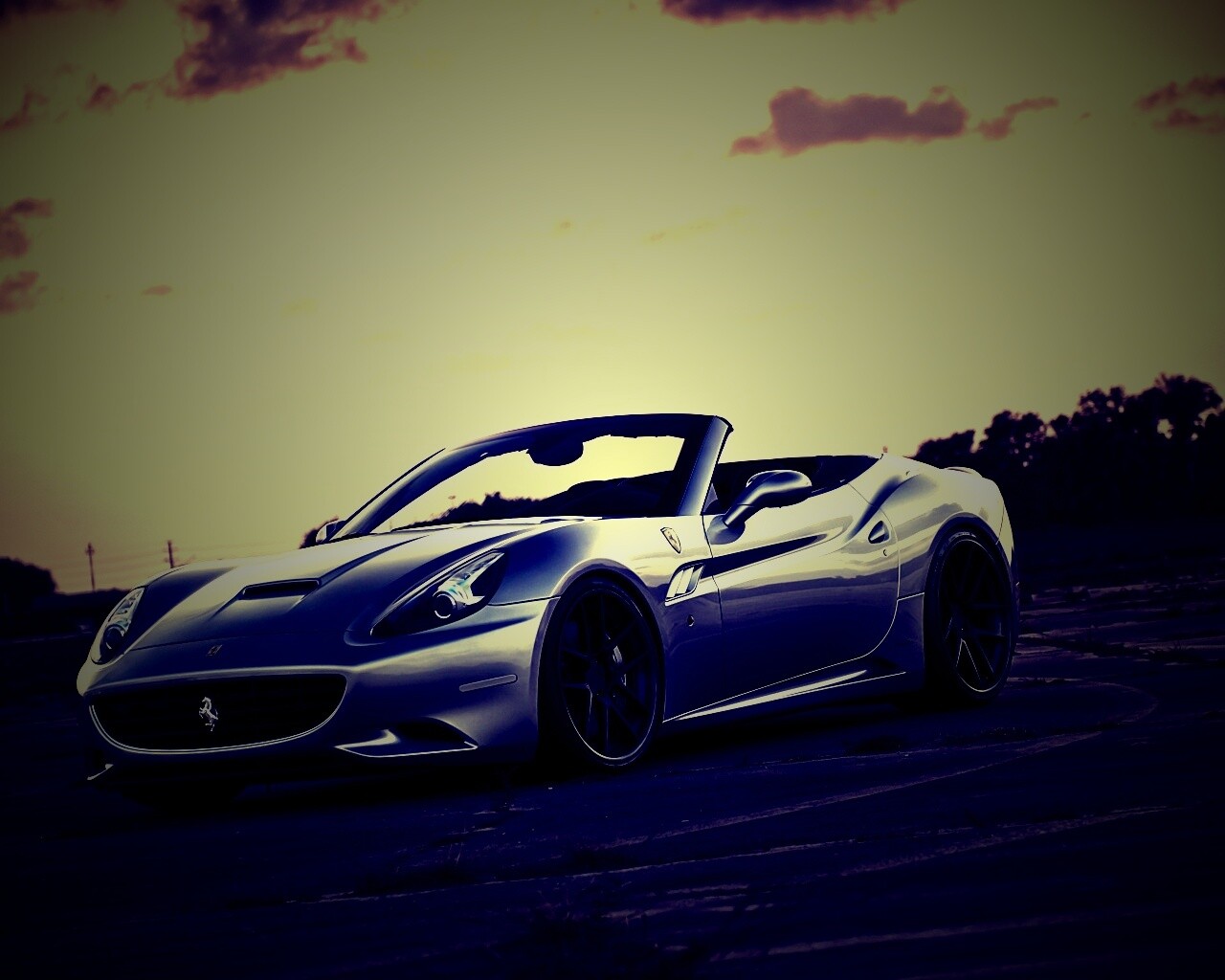 Ferrari на взлетном поле обои