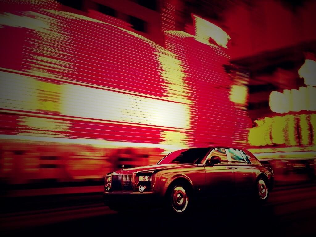 Rolls-Royce Phantom едет через город обои
