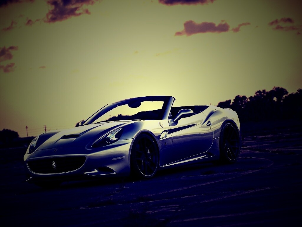 Ferrari на взлетном поле обои