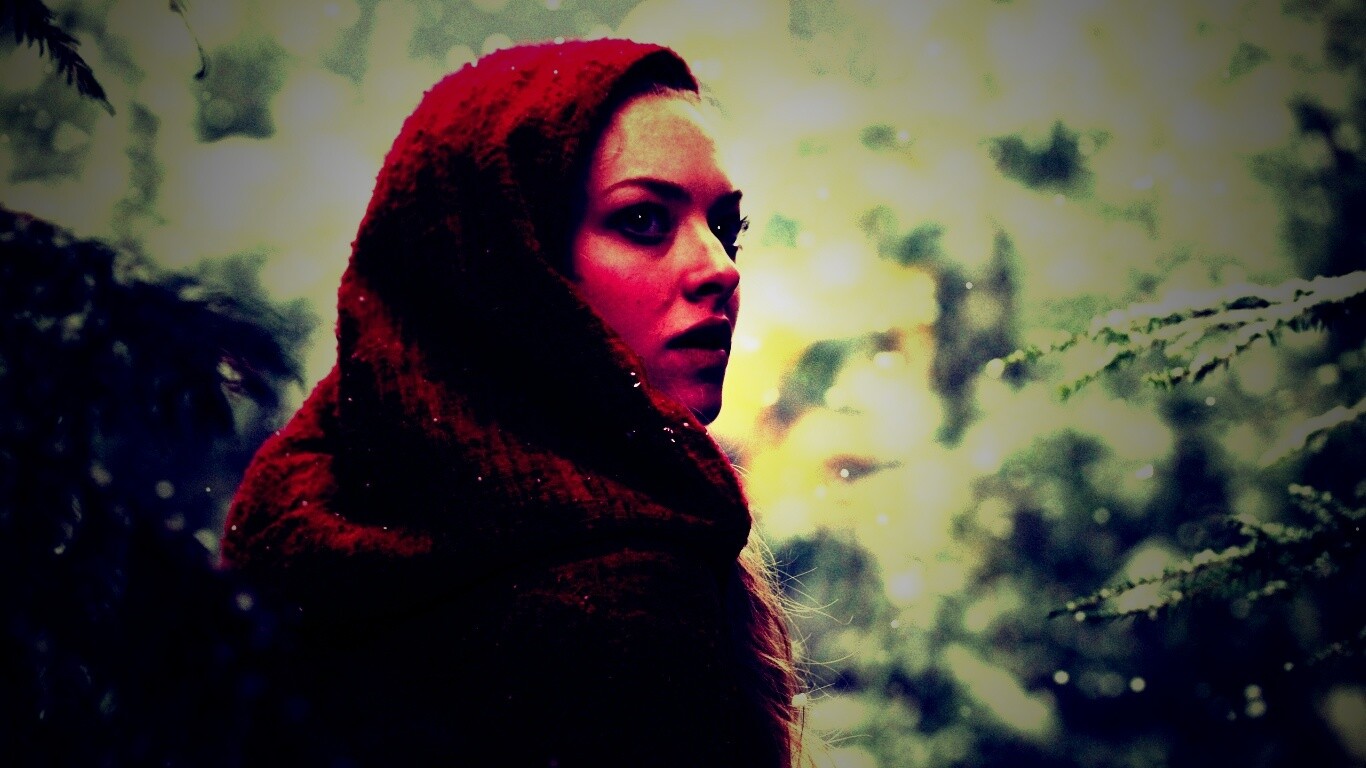 Amanda Seyfried in Red Riding Hood обои